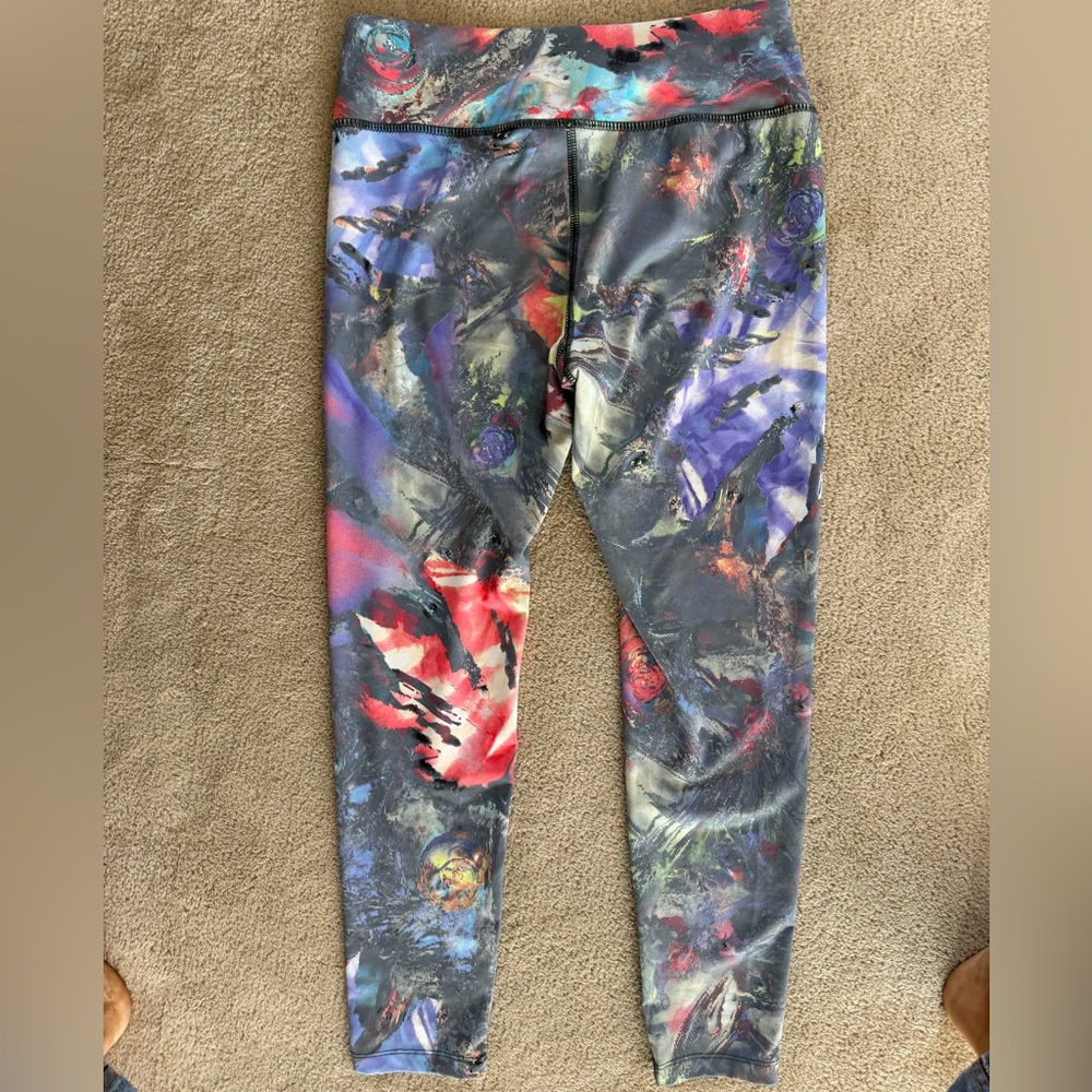 Layers Abstract Multicolor Performance Leggings - Picture 6 of 6
